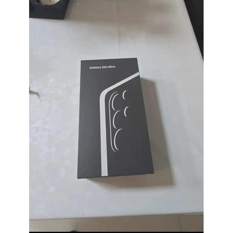 Caixa preta minimalista do Samsung Galaxy S26 Ultra